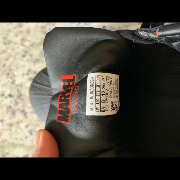 PlayStation X MARVEL SPIDER-MAN SUPERSTARS SIZE 8.5. New. Box not included. - Picture 8 of 11